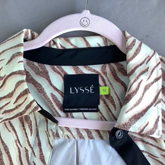 Lysse Med Patterned Blouse. Roll tab sleeves. No defects or stains - Picture 2 of 5